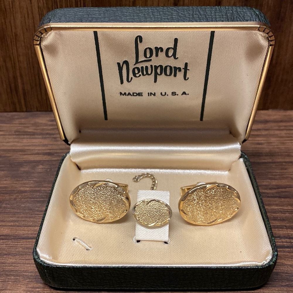 MADE IN USA! Vintage Lord Newport Cuff Link and Tie Pin Set! Great condition!